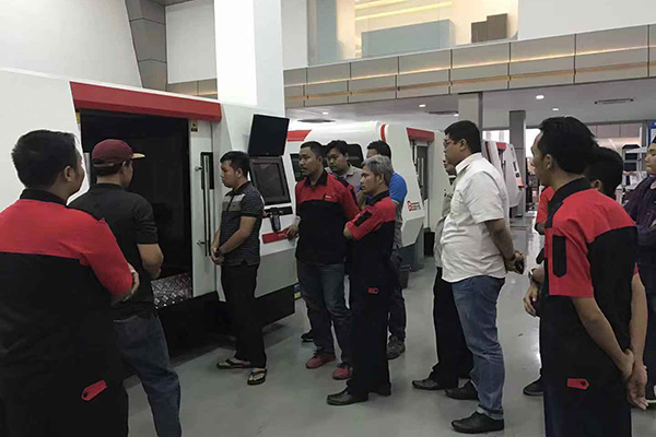 Sistem Laser Pemotong Tabung dan Lembaran yang dibeli oleh klien Thailand